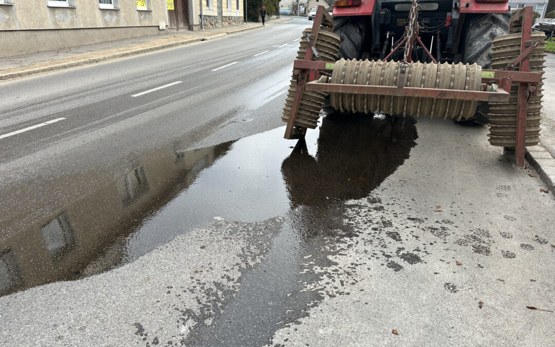 Betriebsmittelaustritt bei landwirtschaftlicher Maschine