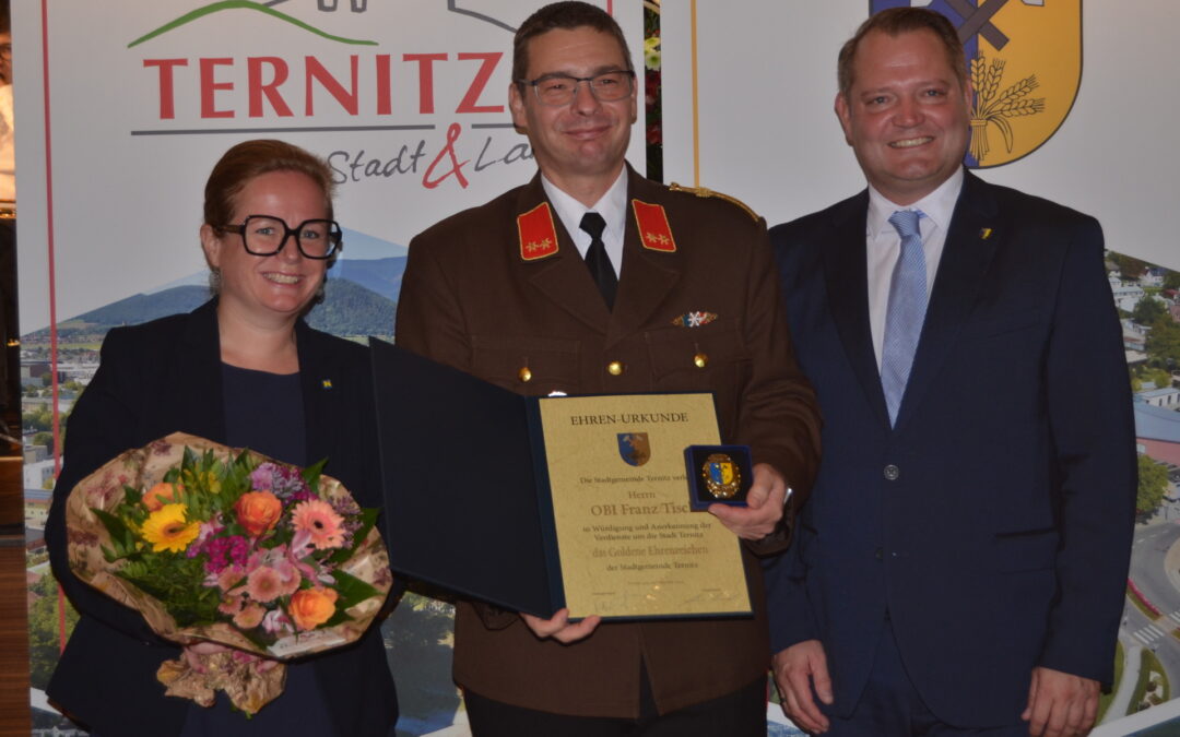 Goldenes Ehrenzeichen der Stadt Ternitz für OBI Franz Tisch